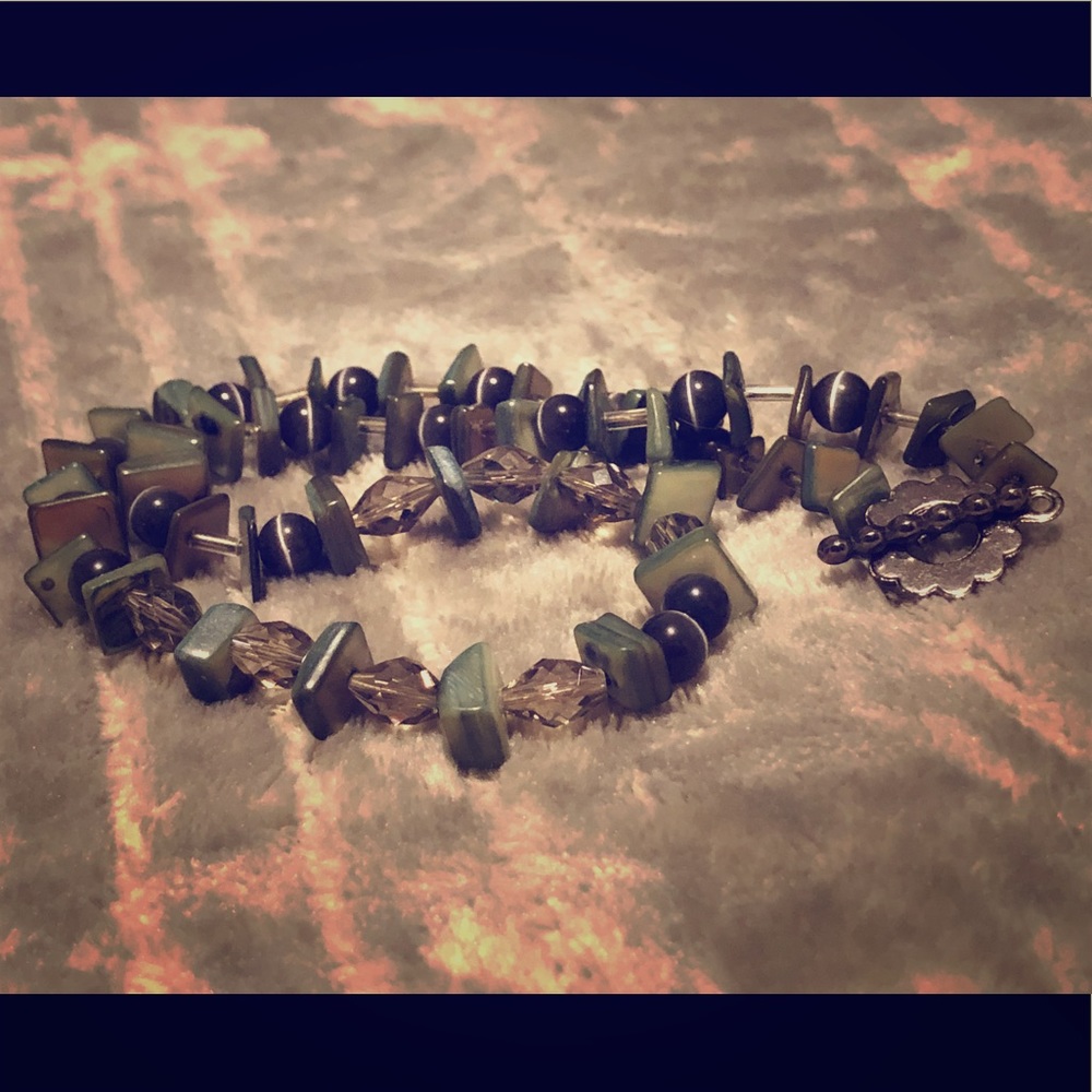 ♥️ Green-Gray Beaded Necklace w/Beaded Clasp